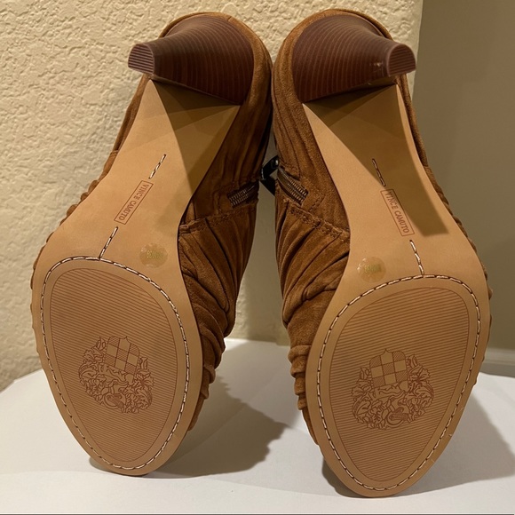 VINCE CAMUTO WOMEN’S SUEDE ANKLE BOOTIES CAMEL SIZE 8.5 - Picture 4 of 8